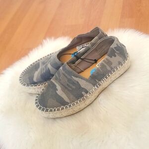 SPLENDID Laney Green Camo Platform Espadrilles 7.5 M